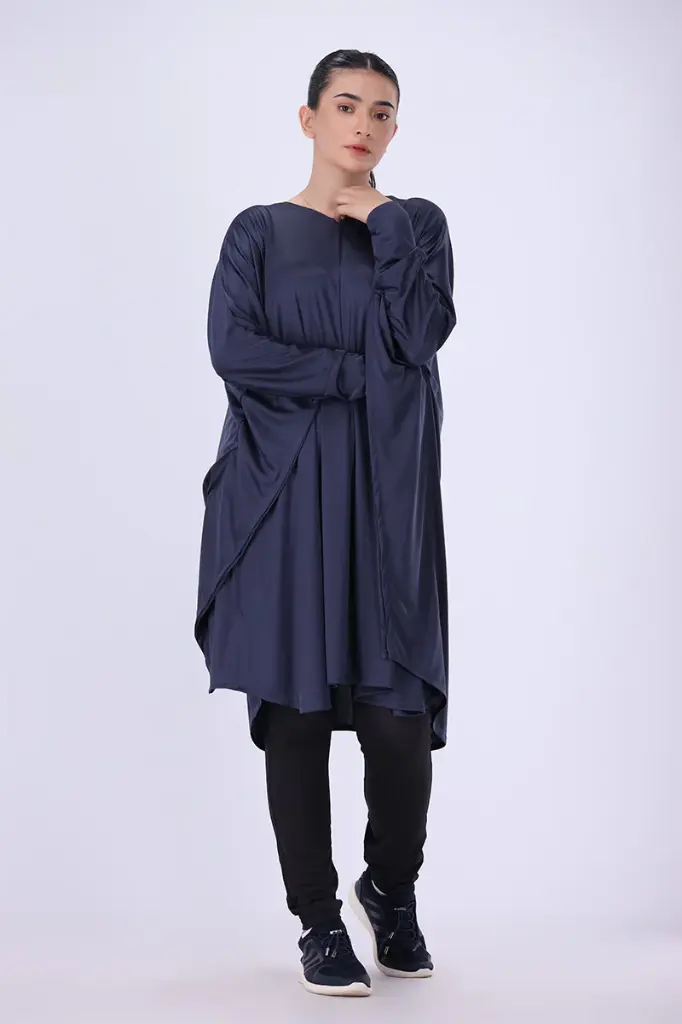 Aguila Women's Mighty Modest Top (Black, L)